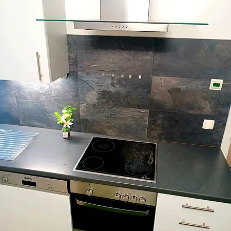 Family 2 Room's Centre شقة *