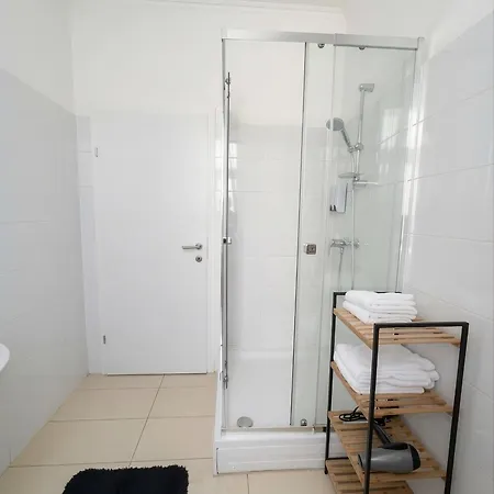 Family 2 Room's Centre *