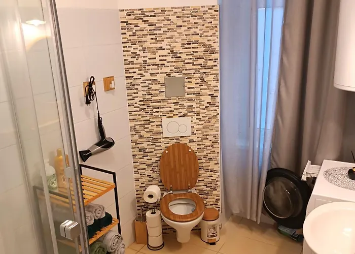 Family 2 Room's Centre Lejlighed *